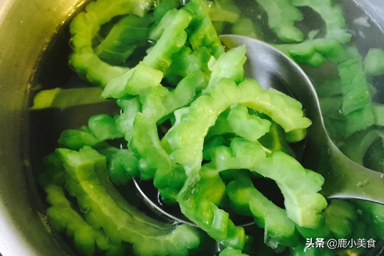 苦瓜怎么选嫩的,苦瓜怎么挑的