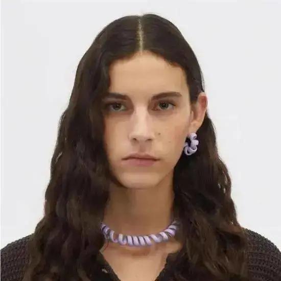 花400块钱买了一条裤,花了60块钱买了一条裤子