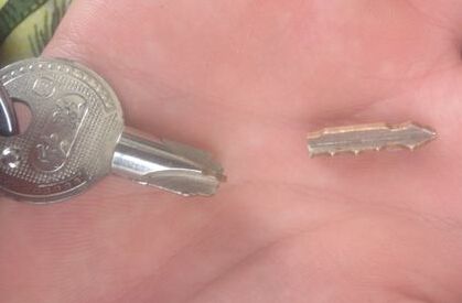 怎样把断钥匙从锁中取出,十字锁断钥匙怎么取出