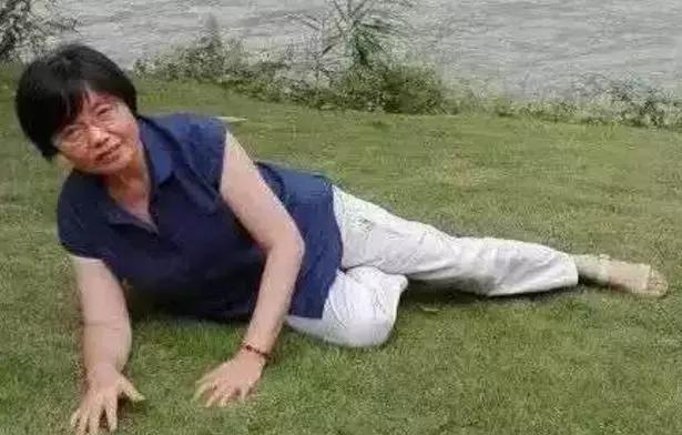 爸妈的拍照技术差距有多大,爸妈一起拍照姿势