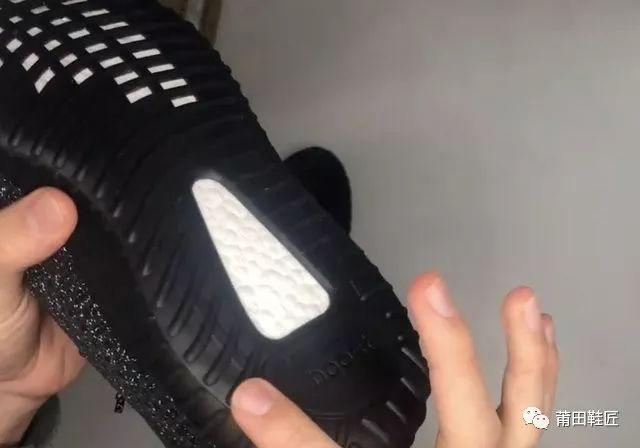 yeezy350冰蓝满天星鞋标真假,yeezy350boostv2黑侧满天星