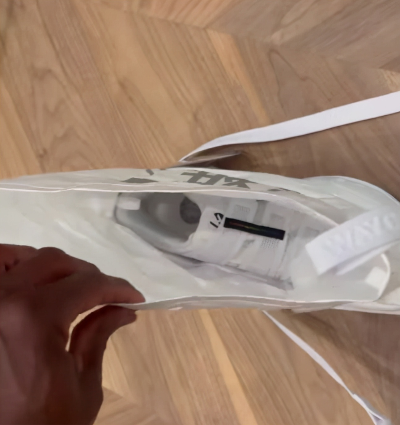 安踏儿童跑鞋哪个系列最好,安踏和耐克儿童篮球鞋对比