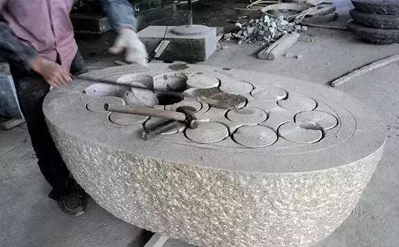 来，我请你洗澡，小编有个“价值10000000的石材浴缸”