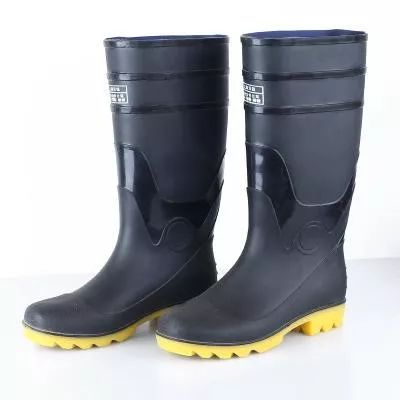 雨天骑摩托车必备装备,雨天骑行摩托车防雨最佳装备