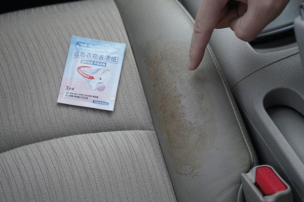 衣服被油渍弄脏了可以用什么弄掉,白t恤发黄油渍怎么洗才能洗白