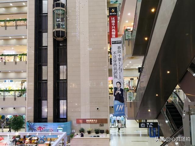 随拍转型后的百荣,店主问:你打算拿多少货?我说我只买一件