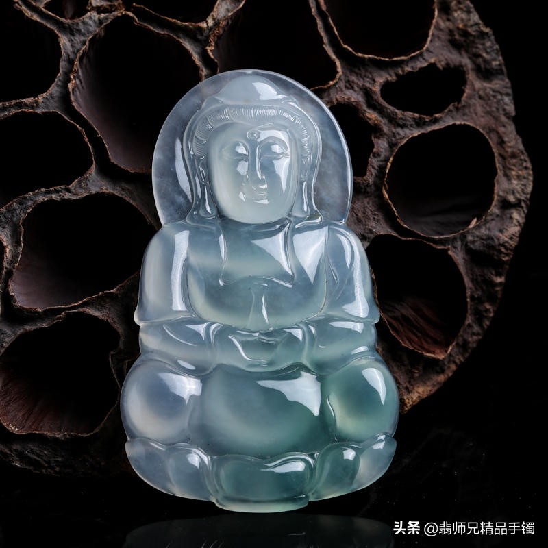 为什么观音菩萨是女相,观音菩萨男的为什么会变成女的