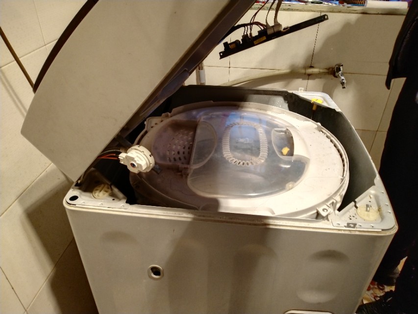 海尔全自动波轮洗衣机，洗涤排水正常，脱水不转，故障出在哪里？