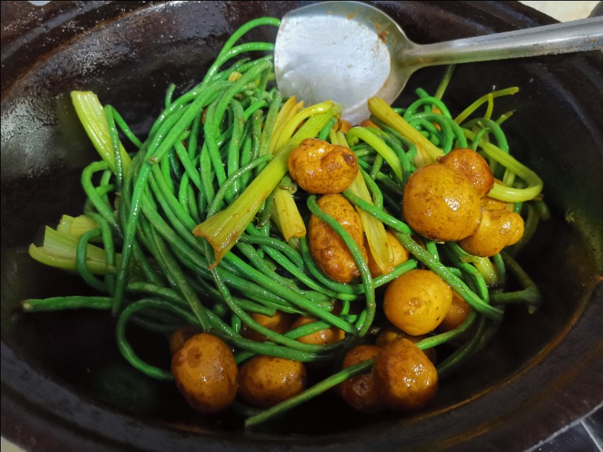 大铁锅烀饼子,沈阳烀小土豆咸菜