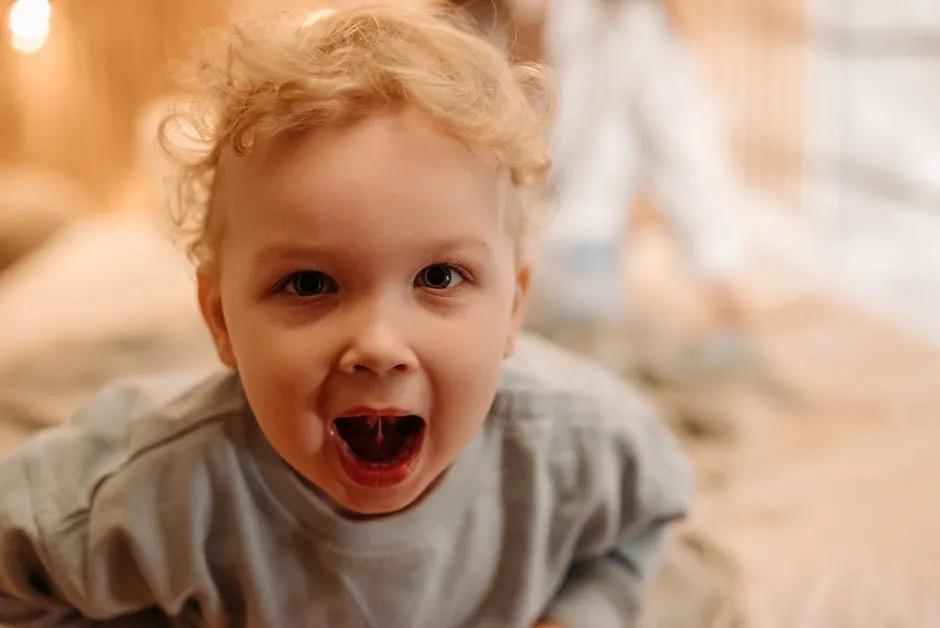 1岁宝宝哭闹不止脾气大怎么教育,1岁宝宝哭闹怎么管教