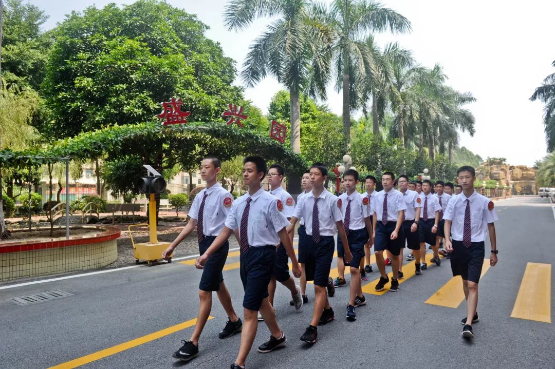 盛兴中英文学校如何,盛兴中英文学校是公立还是私立