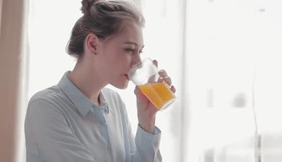 你还在喝鲜榨果汁吗,你还在喝含糖的饮料吗