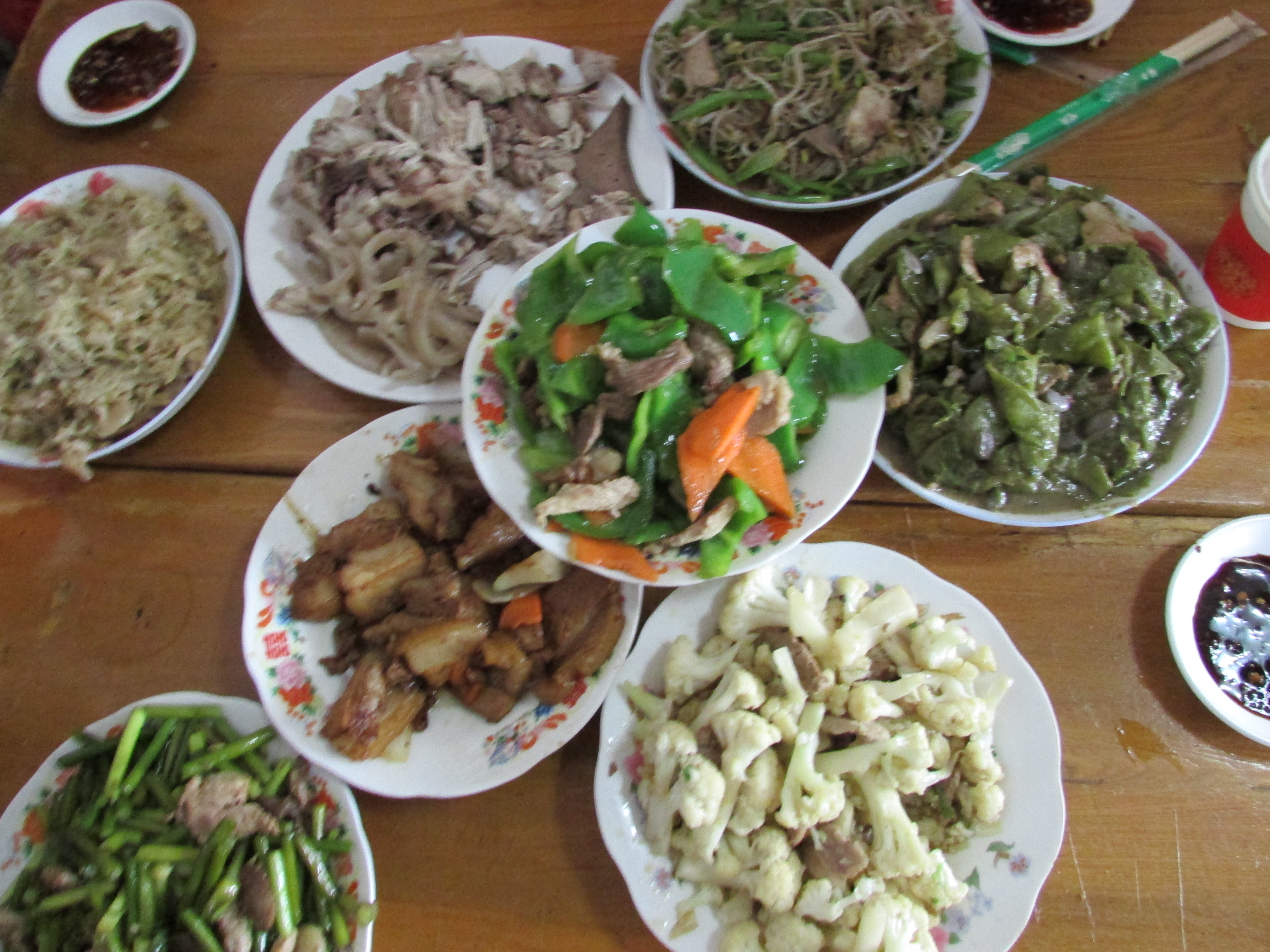 东北杀年猪来吃猪肉,老东北杀年猪