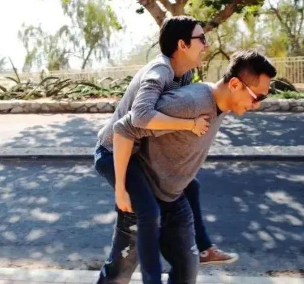 这个曾拯救了刘烨的女人上热搜了,结婚12年甜蜜如初,一双儿女人见人爱