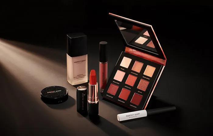 COS换logo引争议；北京SKP回应被投诉卖假货