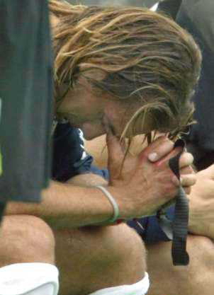 球场上的泪水是足球的魅力之一,足球场那些泪洒球场的瞬间