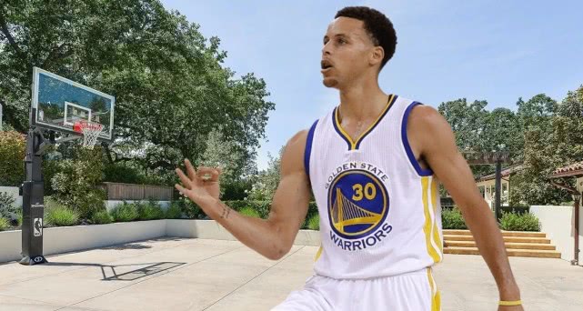 库里5小时组装篮球架!16天后终于打上球,3100万豪宅竟没球场?