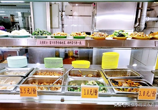 清华大学到底有多牛？看一下食堂就知道了，网友：饭菜堪比自助餐