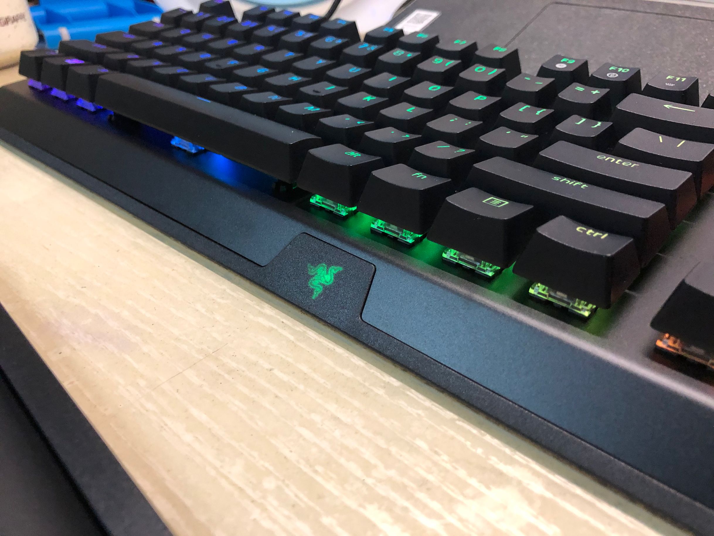 雷蛇黑寡妇v3键盘如何调节灵敏度,雷蛇黑寡妇游戏键盘测评