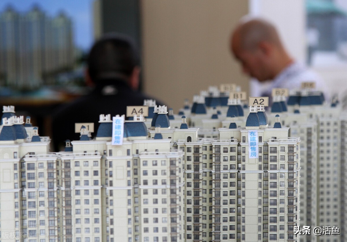 我给一女子当代驾3年，她每月给我4000元，女子：是你前妻安排的