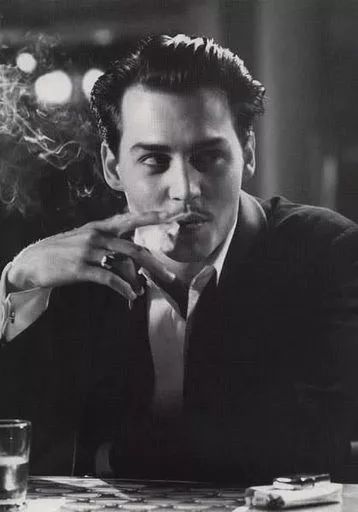 尽管少儿不宜，但电影中的抽烟镜头，竟如此迷人