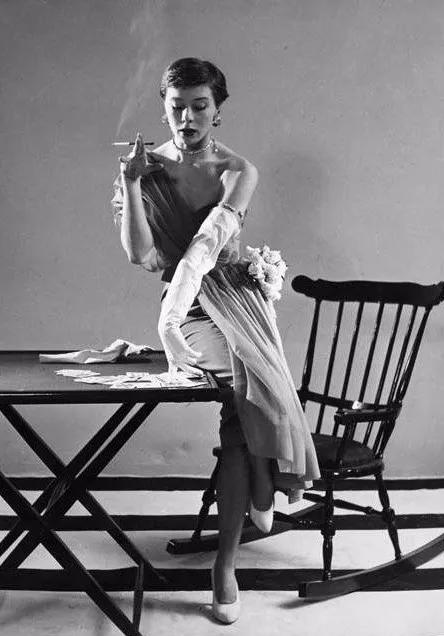 这位香奈儿的死对头，迪奥先生齐名，打造出最原汁原味的法式优雅