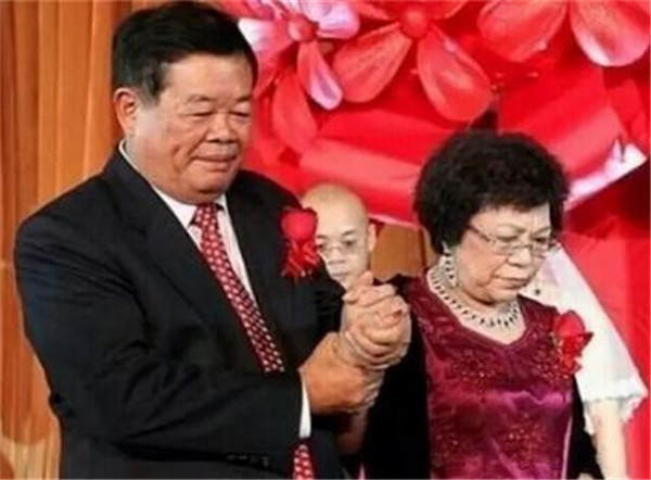 一个男人把他上亿的财产全部记在老婆名下,这是为什么?