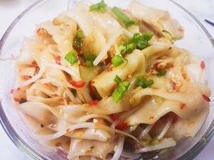 油泼面简单易学的做法,油泼面最正宗的做法简单