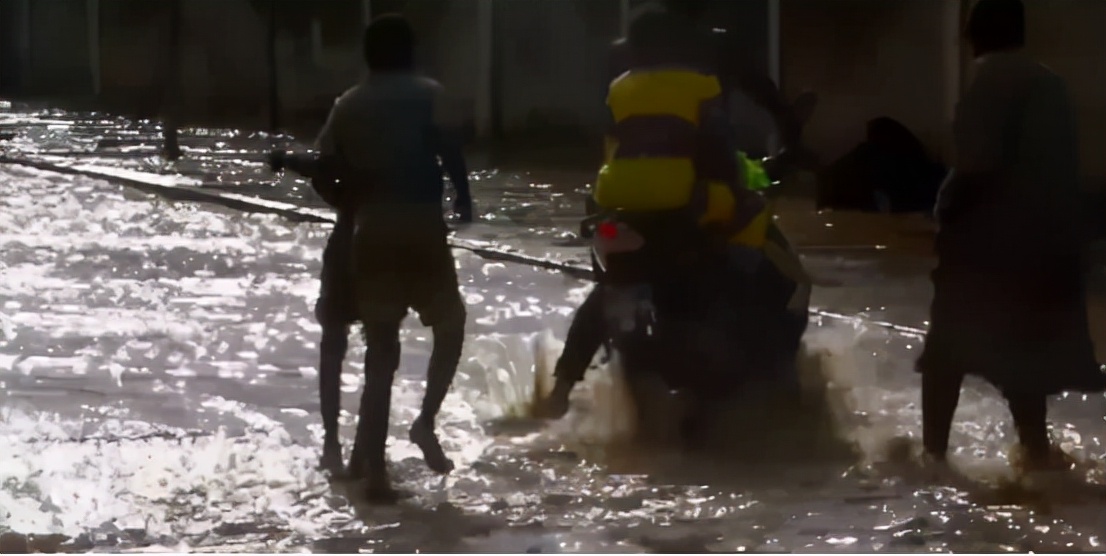 非洲人的捕鱼绝技，一天能捕7吨鱼，出海全凭肉眼找鱼