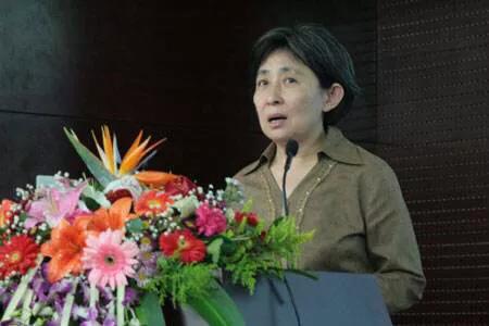 不知道她是否遍体鳞伤，只知道她是中国股市最不好惹的女人之一