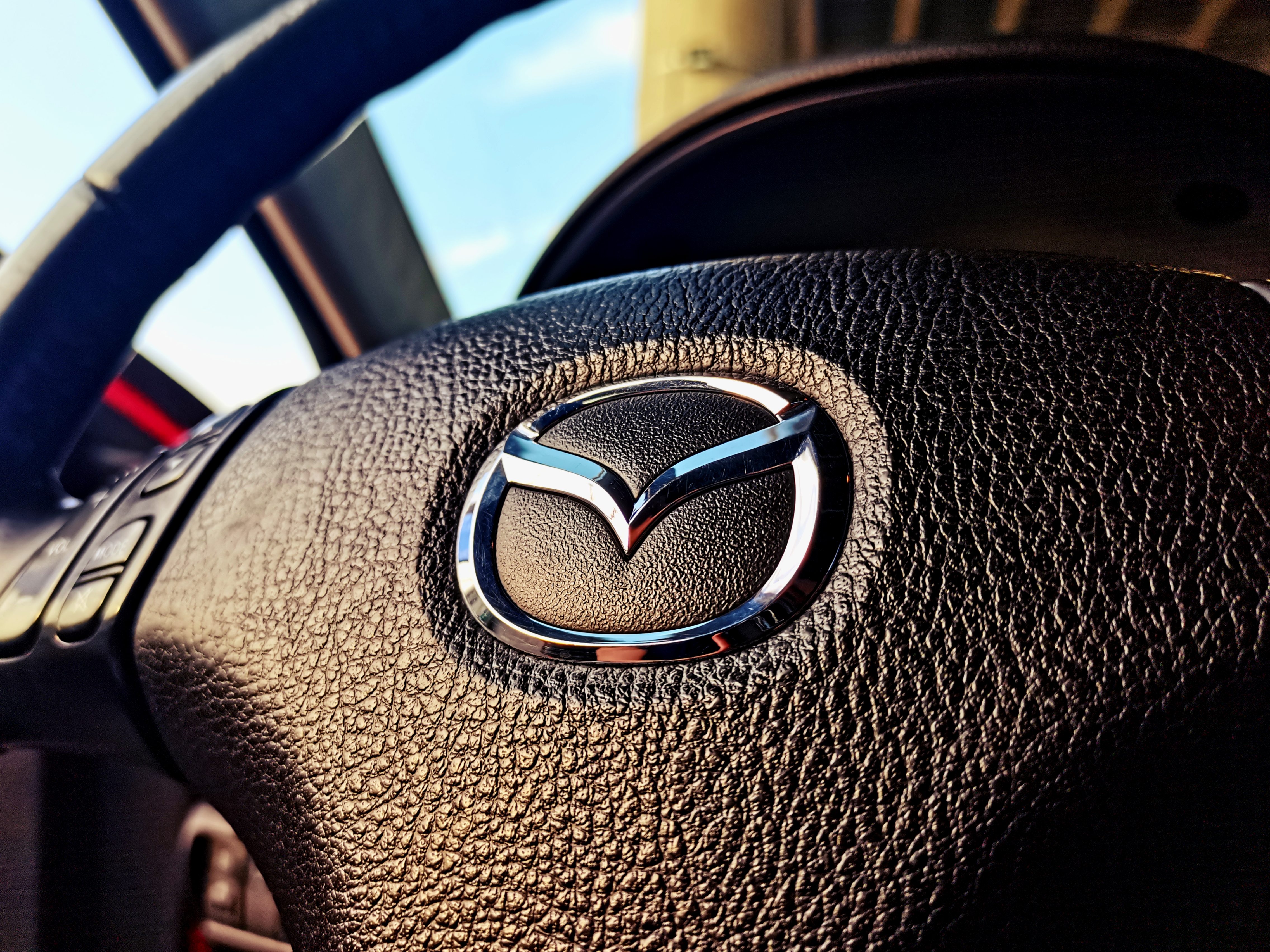 亮黑马自达6,亮灰马自达六