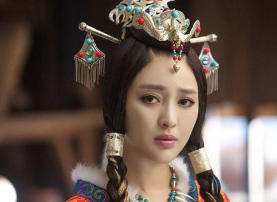 四十三岁老男人和十三岁女俘虏,年龄差很大,但十二年生了两儿子