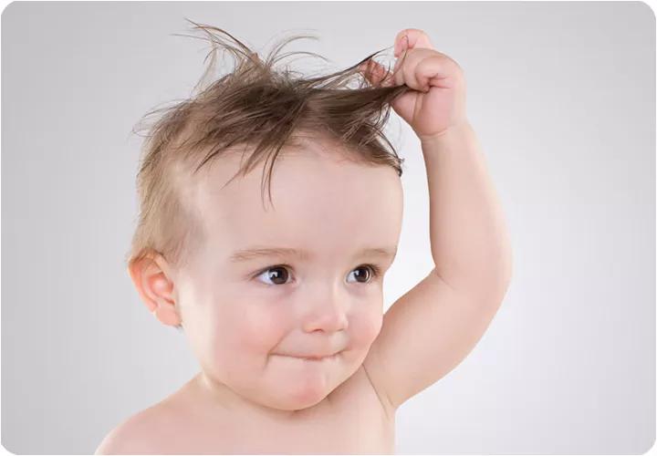 宝宝囟门摸着有点凹正常吗,宝宝囟门是软的但是不跳正常吗