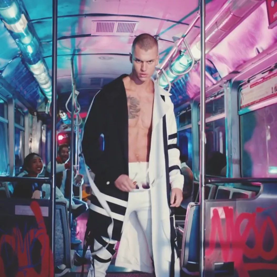 从Troye的男朋友到MariahCarey的小男宠，这个男模真厉害！