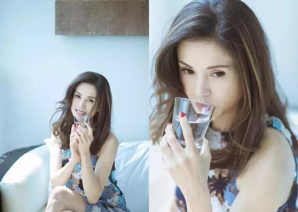 56岁的李若彤怎么保持身材的,小龙女李若彤健身前后对比