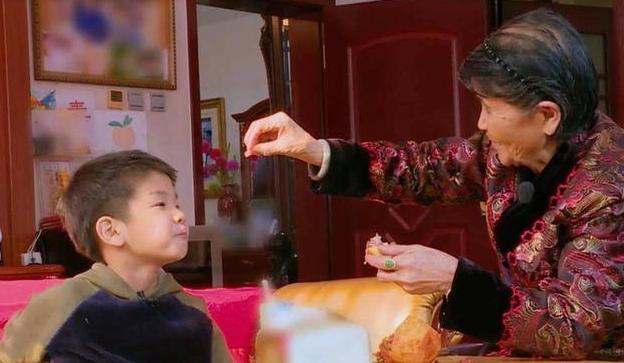 孩子老是和奶奶亲该怎么教育,孩子长大了就一定只会和奶奶亲吗