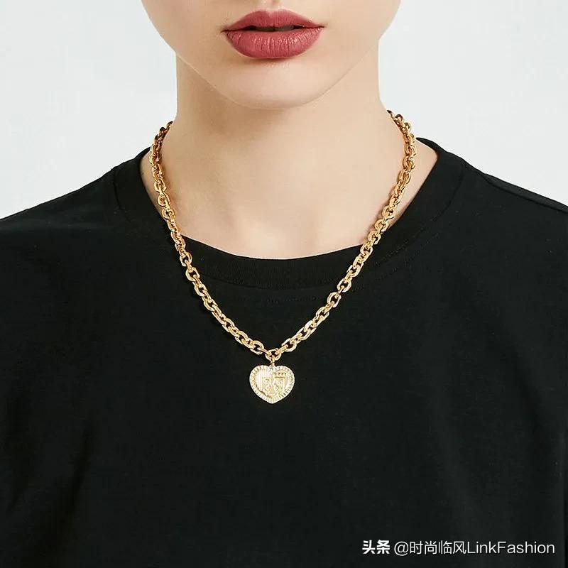 复古感元素，打造春天的时髦衣橱