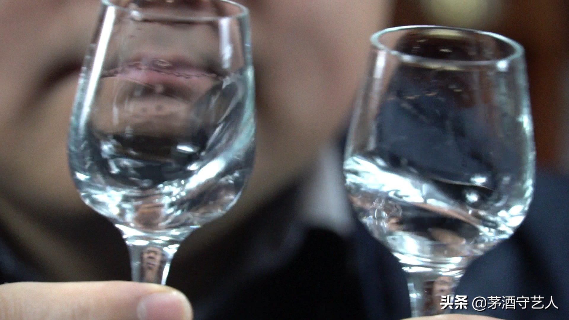 茅酒守艺人品剑南春,茅酒守艺人品尝习酒1988