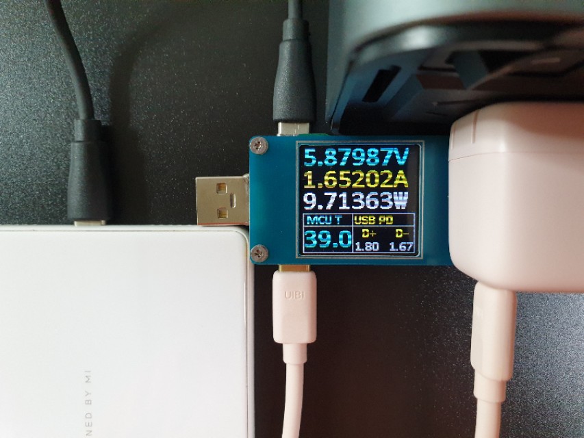 ​一见倾心！UIBI柚比“小冰块”迷你PD快速充电套装体验