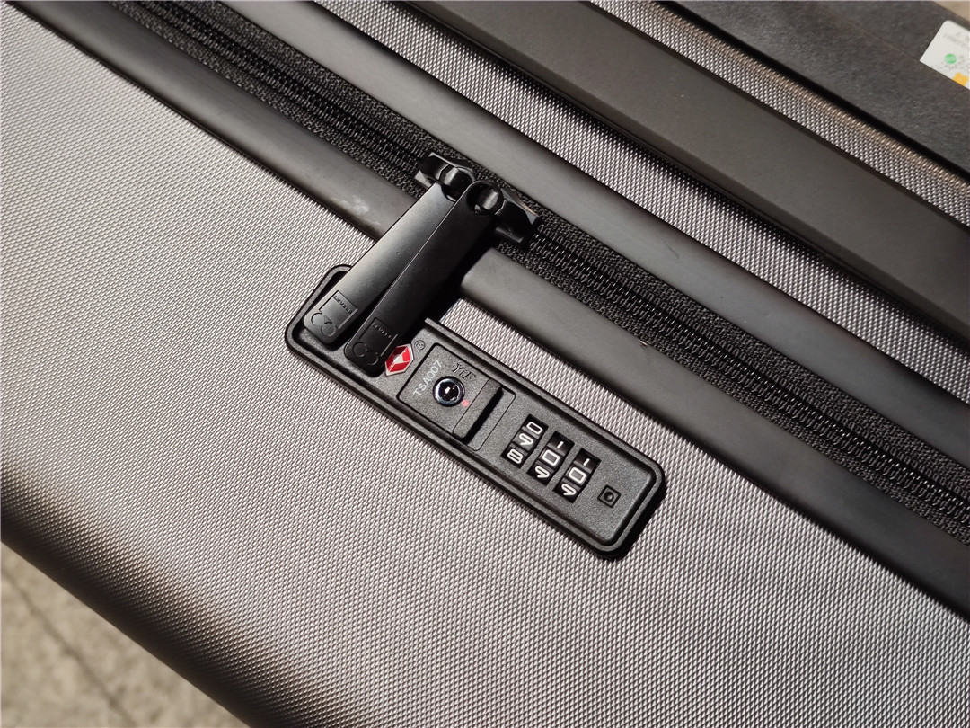 地平线8号旅行箱对比旅美旅行箱,2023年最流行的高端旅行箱