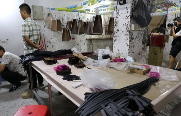 涉案17亿的假名牌包,制售假冒名牌箱包涉案近10亿元