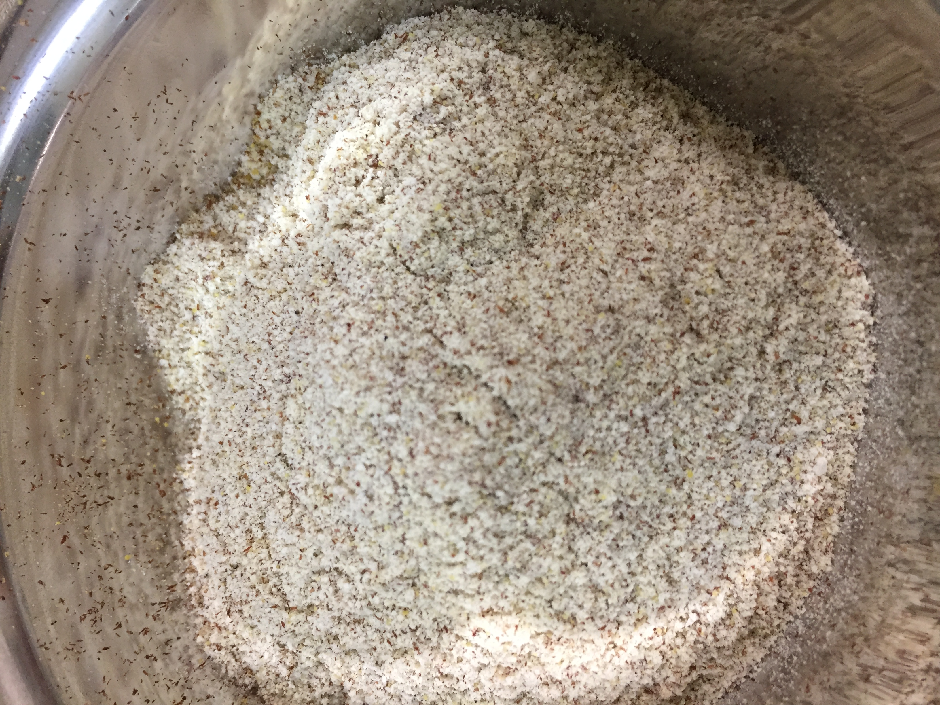 自制“拉大球”饵料有捷径：巧用海藻粉，实现拉饵又大、又密实