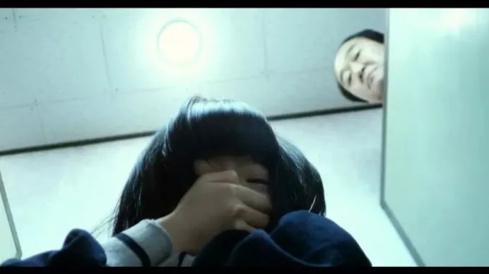 19岁女孩被性侵跳楼事件,14岁女生遭性侵后自杀