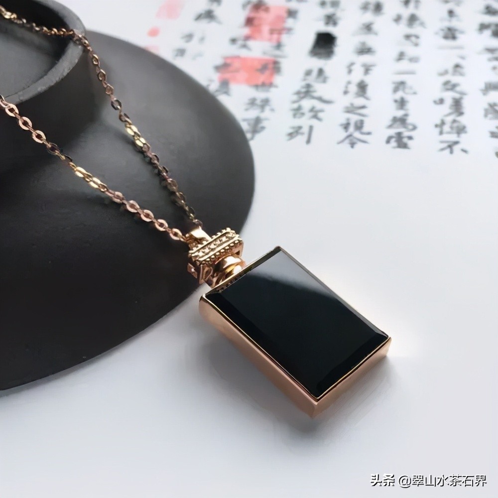 不同颜色翡翠含的元素,不同种类绿色的翡翠