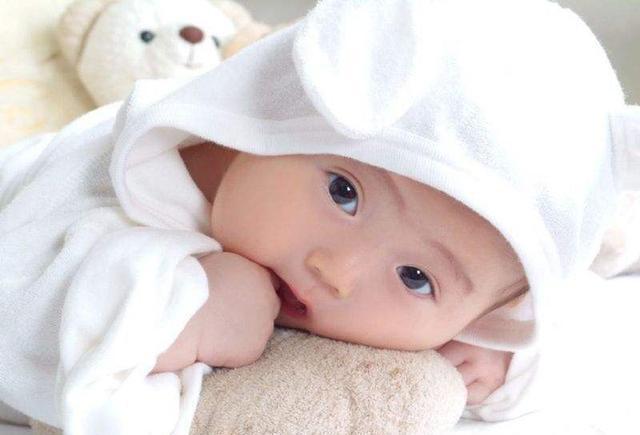 十个月孩子成痴呆儿,只因妈妈放衣服的一个习惯!妈妈注意了!