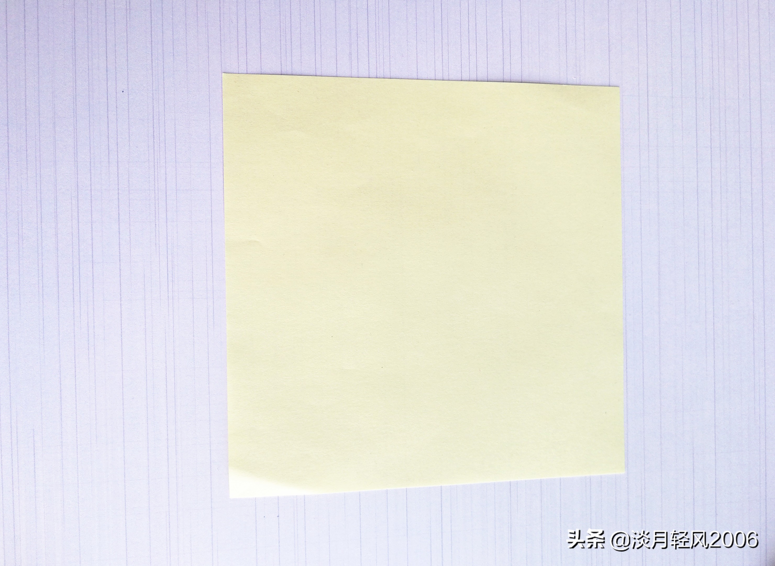 黄色卡纸向日葵创意美术作品,用卡纸折向日葵最简单的方法