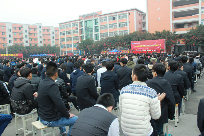 职业教育就业与升学并重,职业技能培训与校企合作