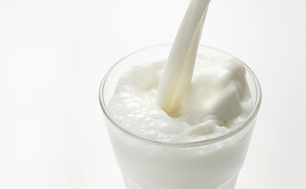 光明牛奶为什么比伊利和蒙牛的贵,光明牛奶跟伊利蒙牛哪个好