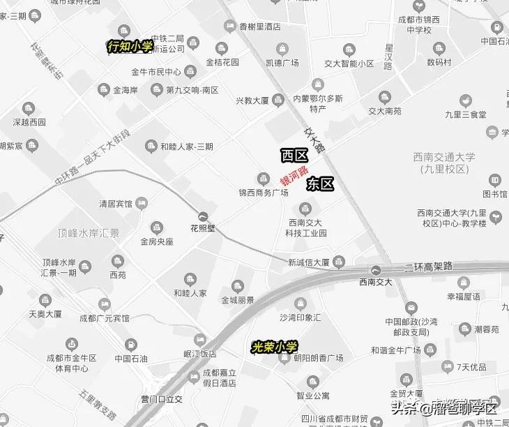 一路之隔的楼盘,一路之隔的小区