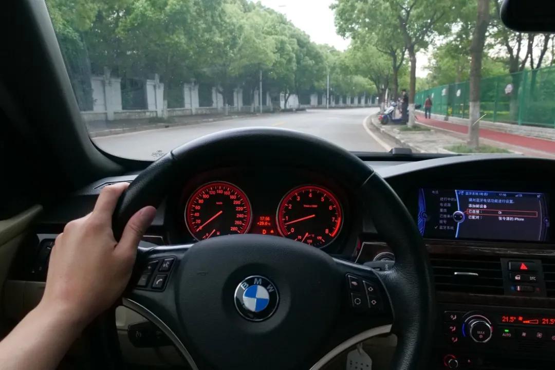 二手进口宝马330i敞篷车长轴,二手的宝马330敞篷车的大概价格